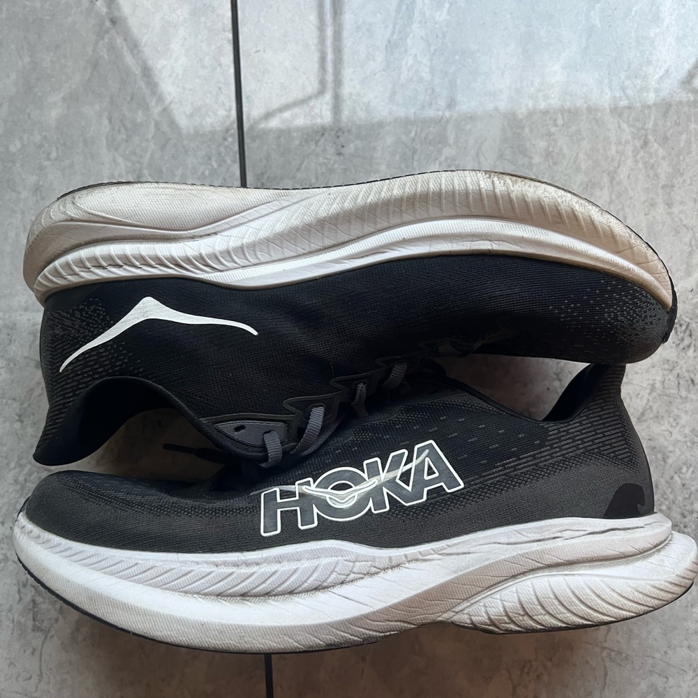 Hoka Mach 6 Mens Running Shoes Black/White Athletic Workout Lightweight Sz 10.5D